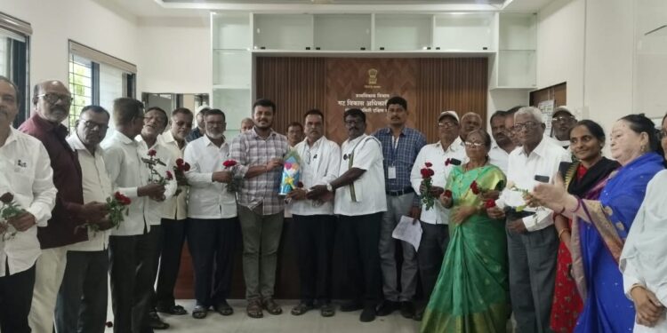 पंचायत समिती दक्षिण सोलापूर कार्यालयात सेवा संकल्प अभियानतर्गत जागतिक जेष्ठ नागरिक दिवस साजरा केला.