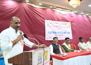 लेखकाला वास्तवाचे भान हवे; पूर्वग्रह बाजूला ठेवून तथ्याधारित लेखन करा