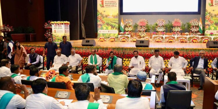 दिल्लीत झालेल्या बैठकीत फुसका बार; ऊस उत्पादक शेतकरी पेटून उठले!