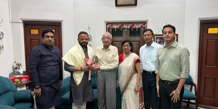 पालकमंत्री जयकुमार गोरे यांनी घेतली वालचंद शिक्षण समूहाचे अध्यक्ष डॉ. रणजीत गांधी यांची भेट