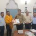 प्रलंबित आयकर परतावा मार्गी; आयकर अधिकाऱ्यांचा महापालिका आयुक्तांच्या हस्ते सत्कार