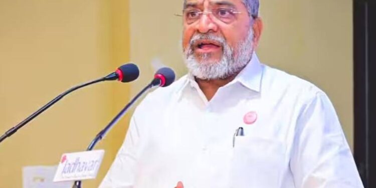 ऊसाला प्रतिटन ५५०० भाव ; जयसिंगपूरच्या २५ व्या ऊस परिषदेत राजू शेट्टींची मागणी