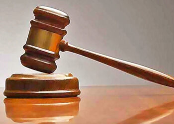प्राणघातक हल्ल्याची केस काढून घे म्हणून खून केल्याप्रकरणी बाप लेकांची निर्दोष मुक्तता